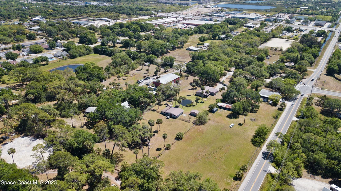 Photo of 2490 Lake Drive