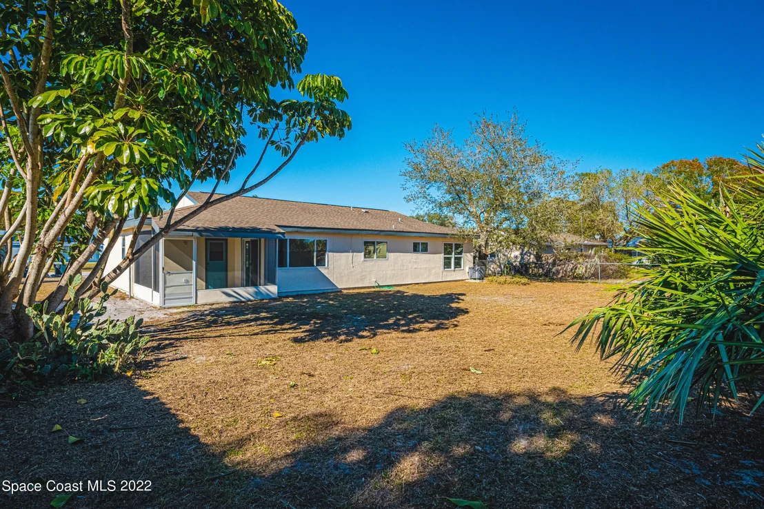 Photo of 1311 Mariposa Drive NE