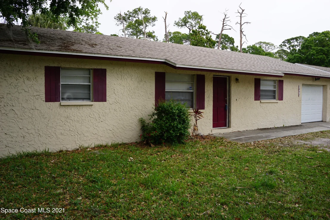 Photo of 1052 Bernice Road