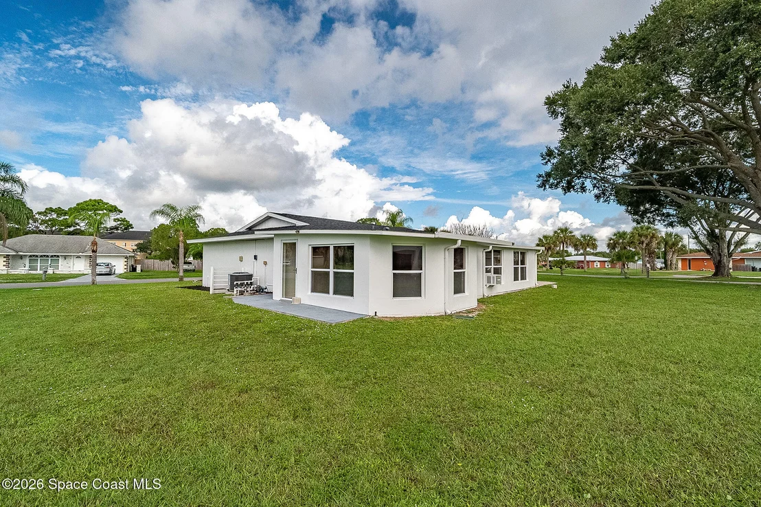 Photo of 722 Apollo Circle NE