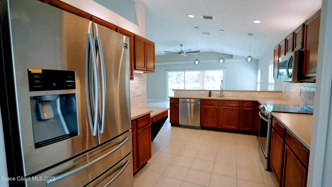 Photo of 905 Tavernier Circle NE