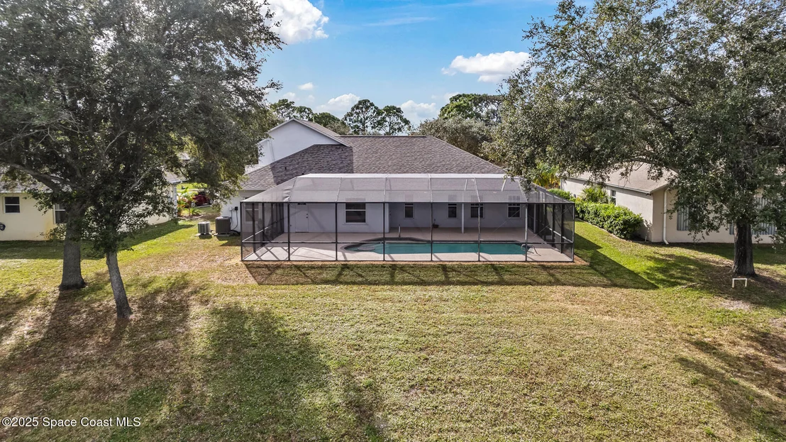 Photo of 1785 Windbrook Drive SE
