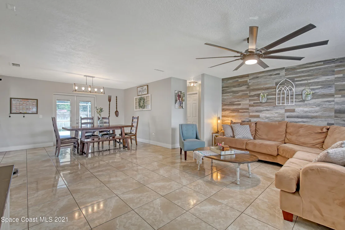 Photo of 2560 Corbusier Drive