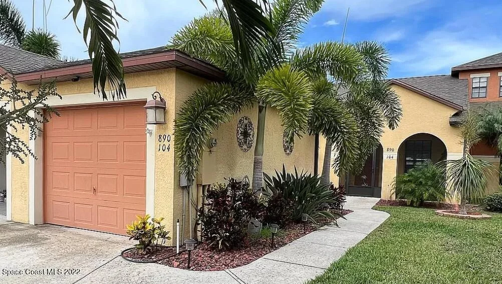 Photo of Unit 104 at 890 Luminary Circle