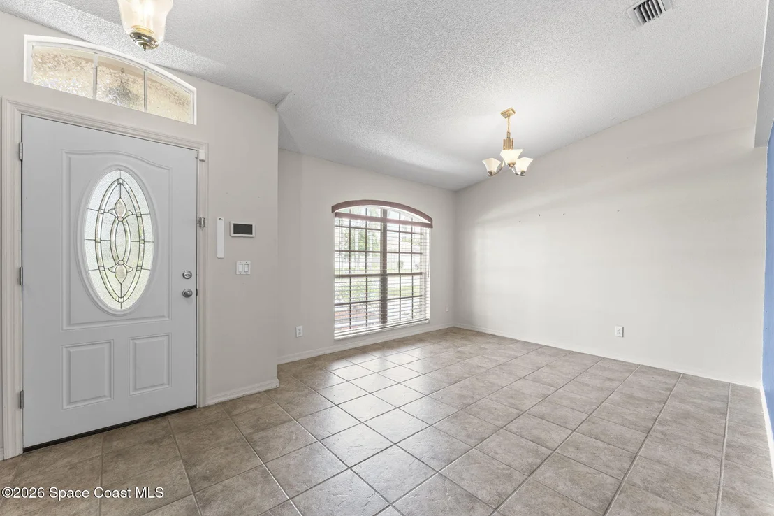 Photo of 970 Kingfisher Way