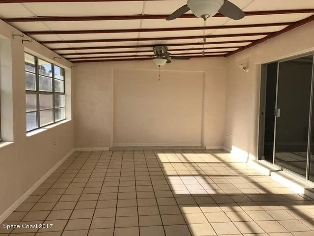 Photo of 625 N Robert Way N