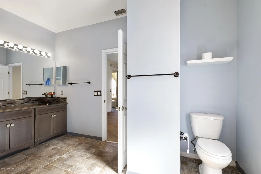 Photo of 5585 Graham Street