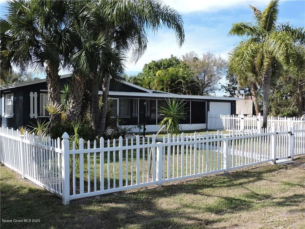Photo of 9812 Pine Street