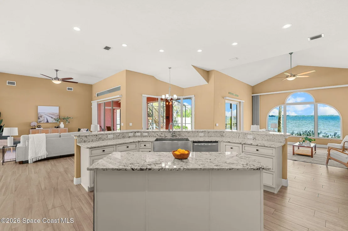 Photo of 327 Island Drive