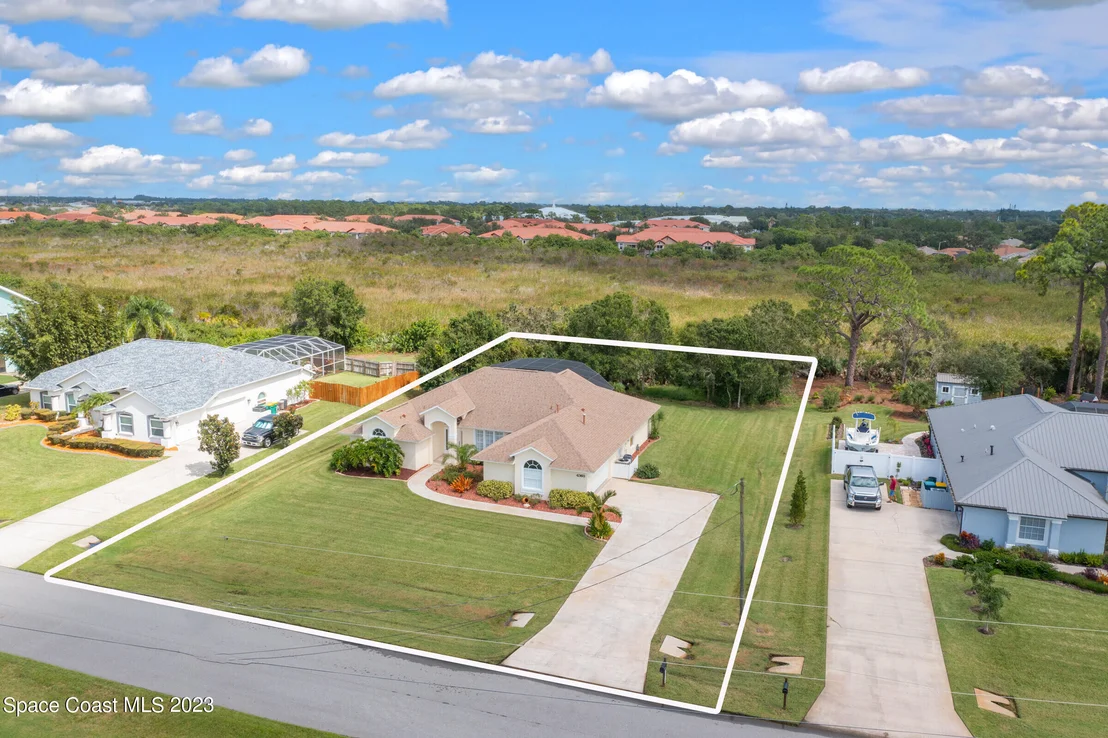 Photo of 4363 Long Lake Road