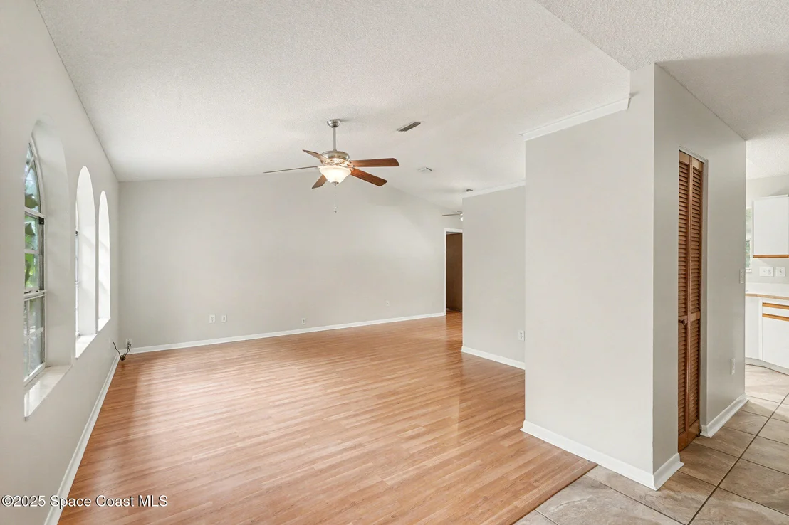 Photo of 6200 Golfview Avenue
