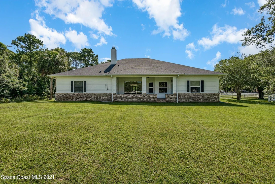 Photo of 2690 Clydesdale Boulevard