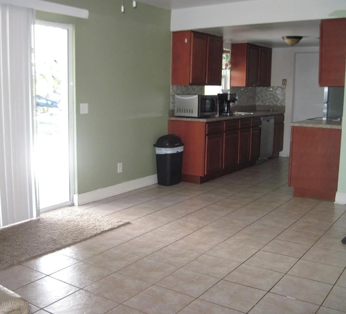 Photo of 2085 Lakeview Drive