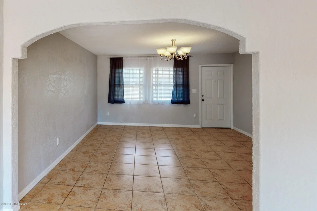 Photo of 921 Burn Drive NE