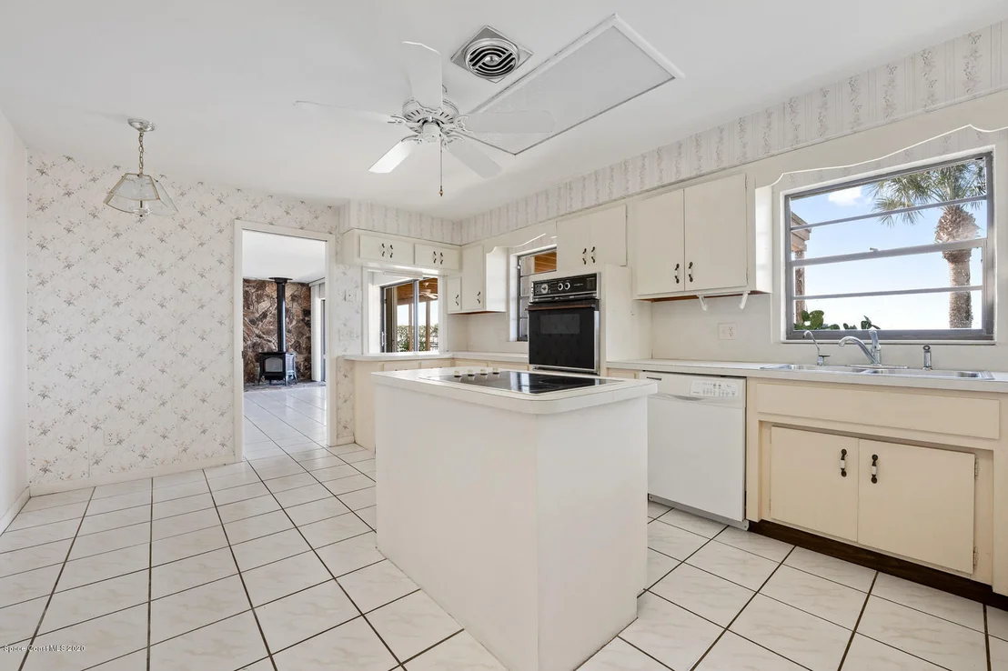 Photo of 447 Riverview Lane