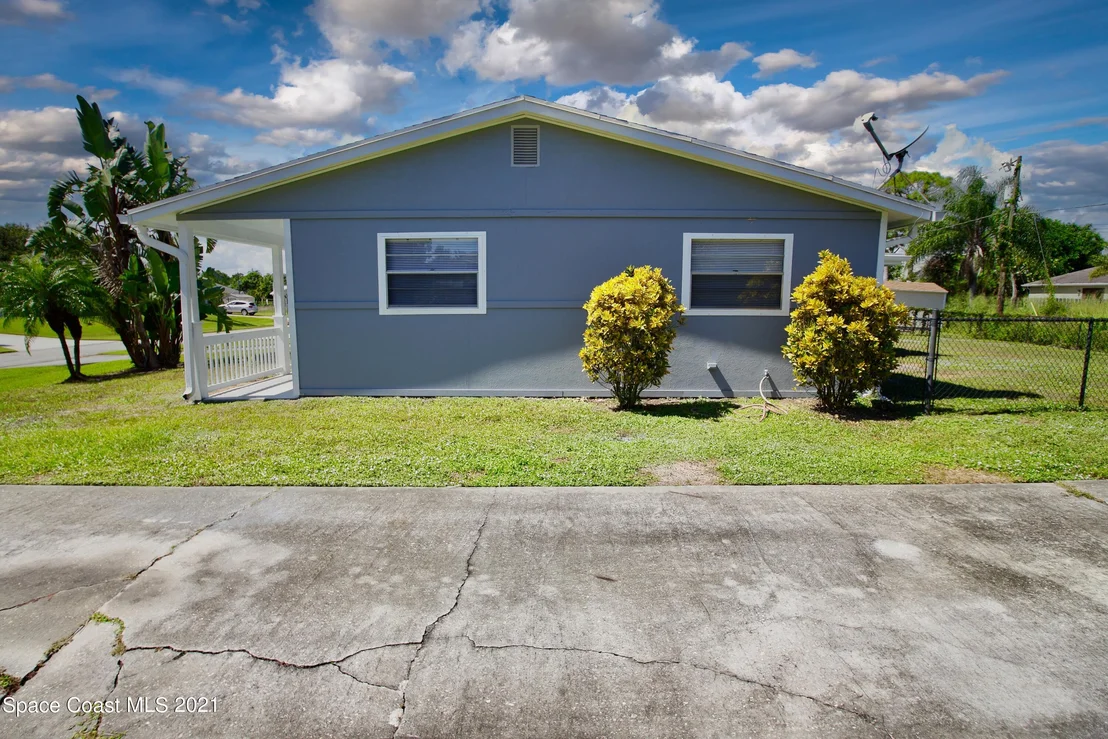 Photo of 918 Bermuda Avenue