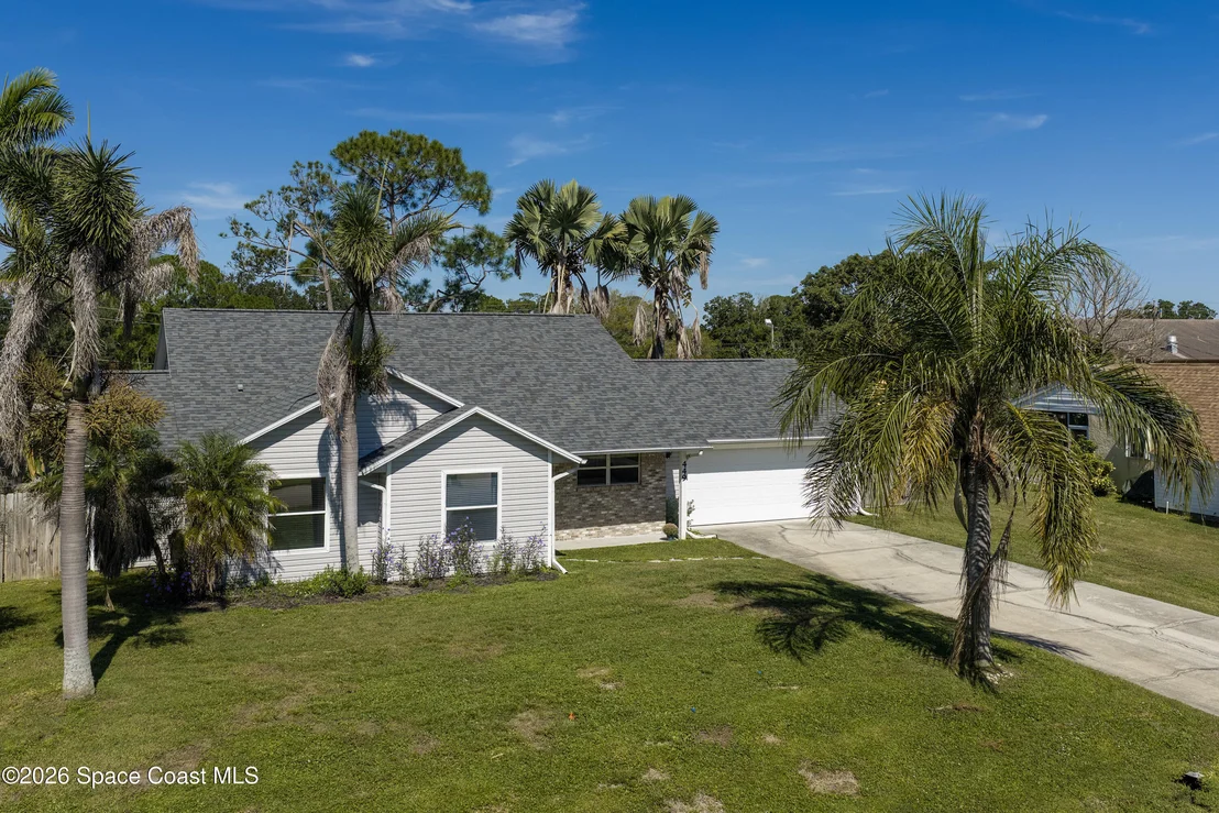 Photo of 449 NE Gilbert Drive NE