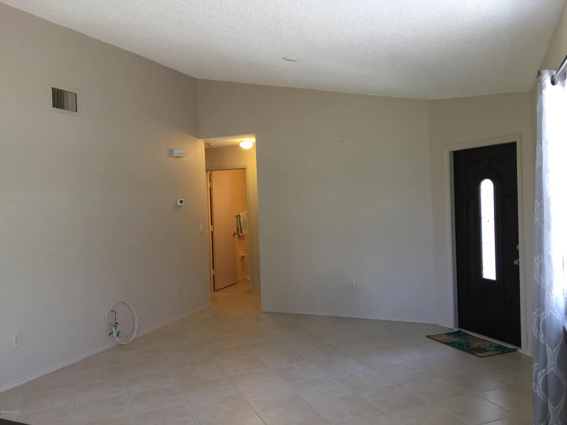 Photo of 1091 Goldenrod Circle NE