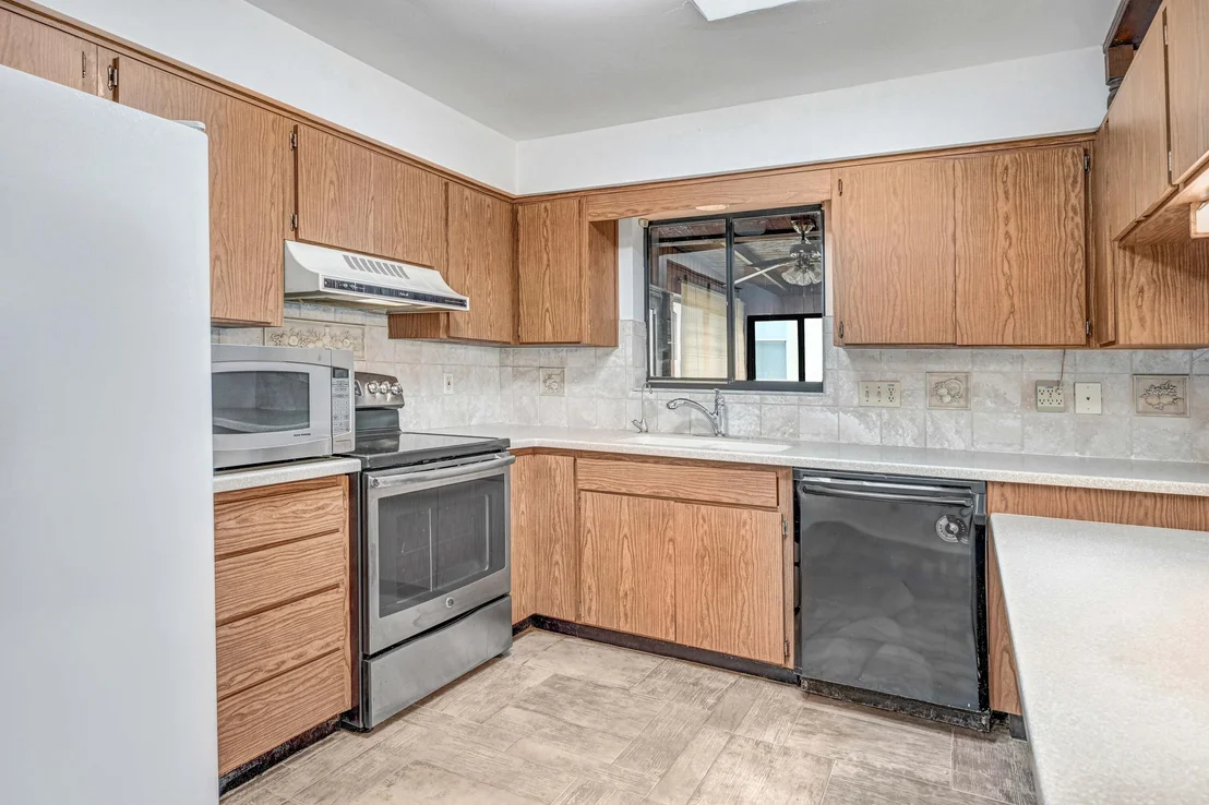 Photo of 1590 Van Eck Road NE