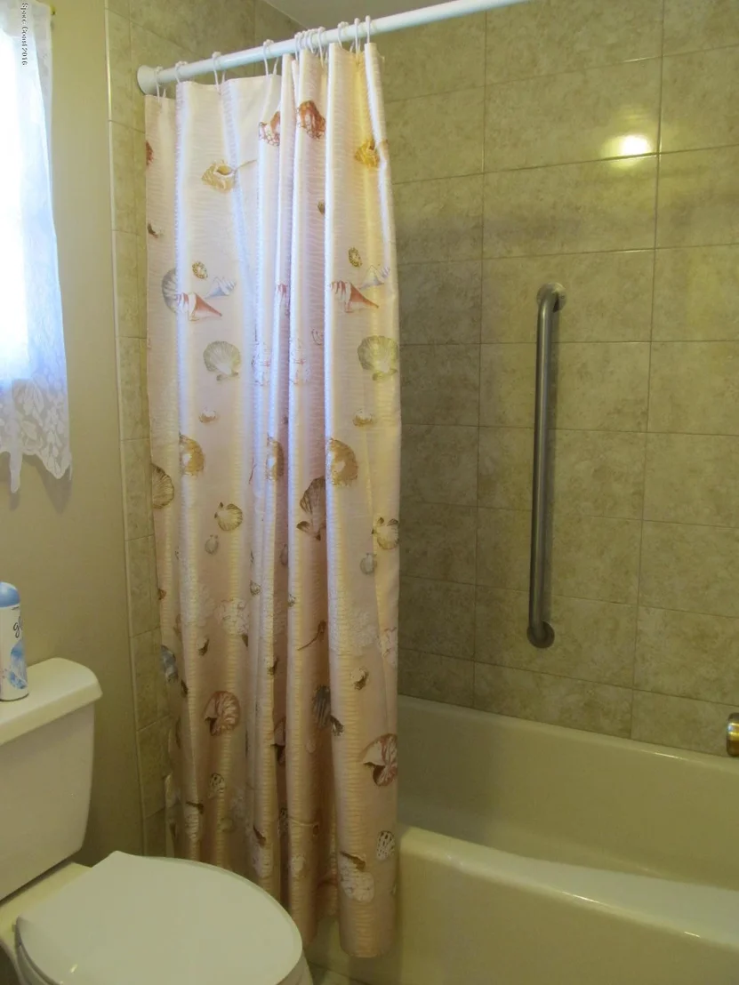 Photo of 1506 Meadowbrook Road NE