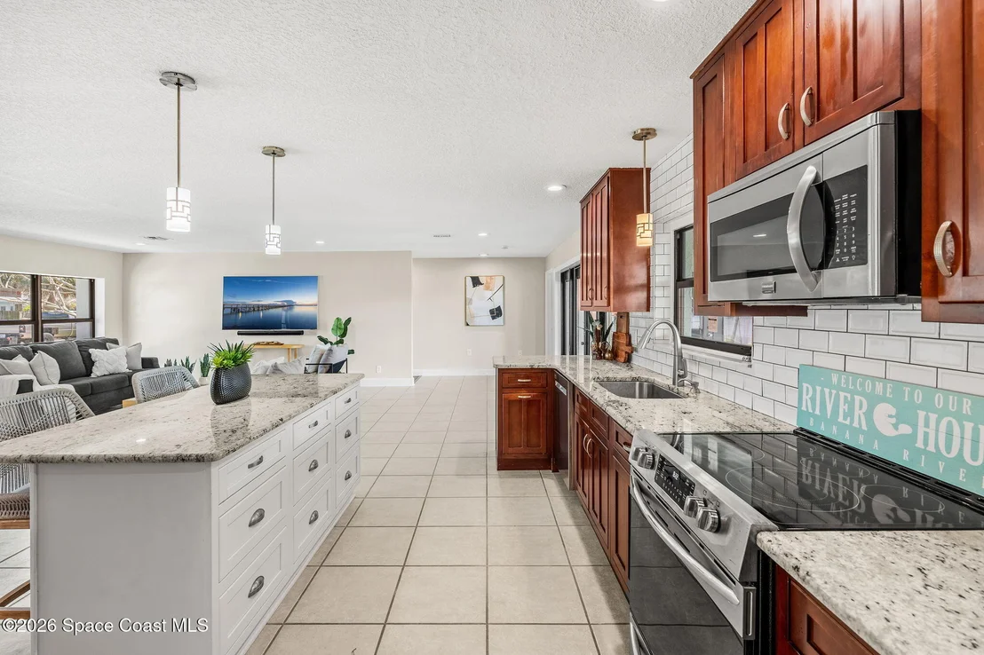 Photo of 213 River Road