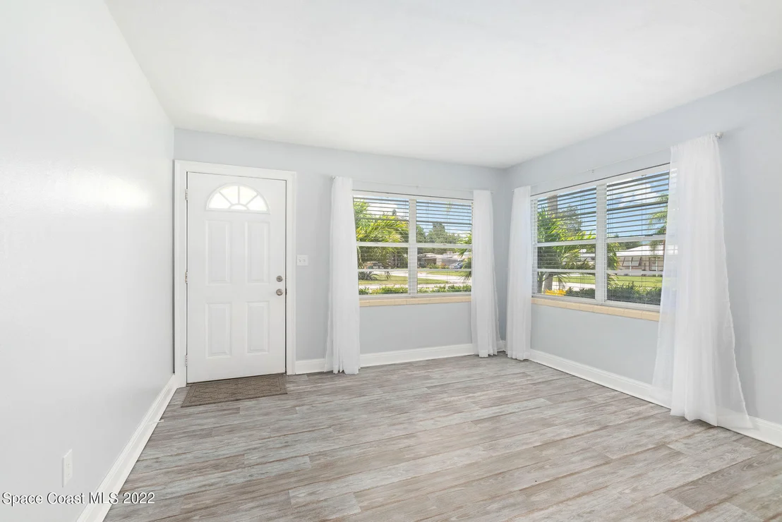 Photo of 323 Tulip Lane