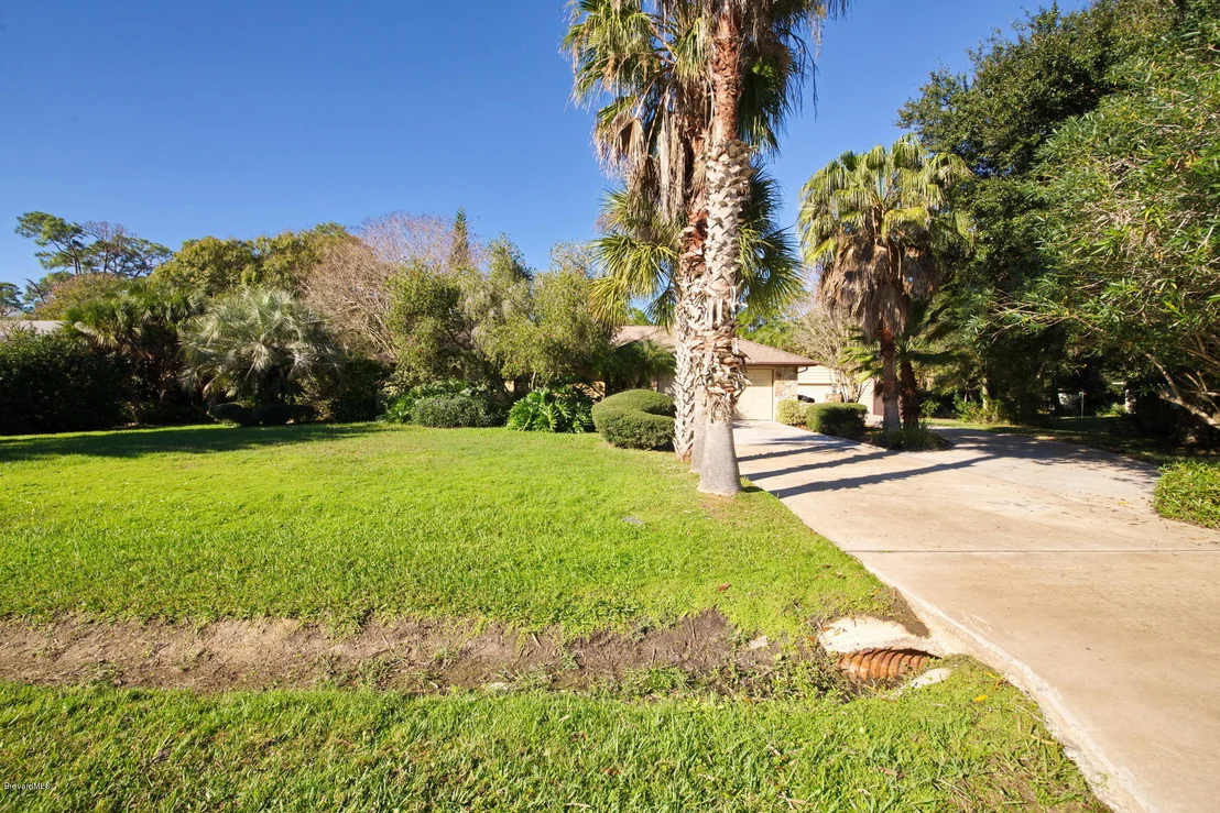 Photo of 1827 S Live Oak Drive