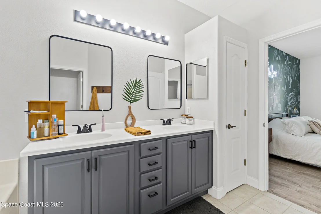 Photo of 362 Waterside Circle