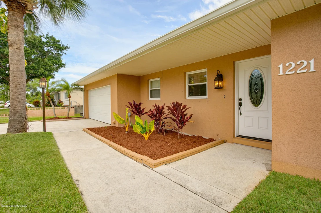 Photo of 1221 Rivermont Drive