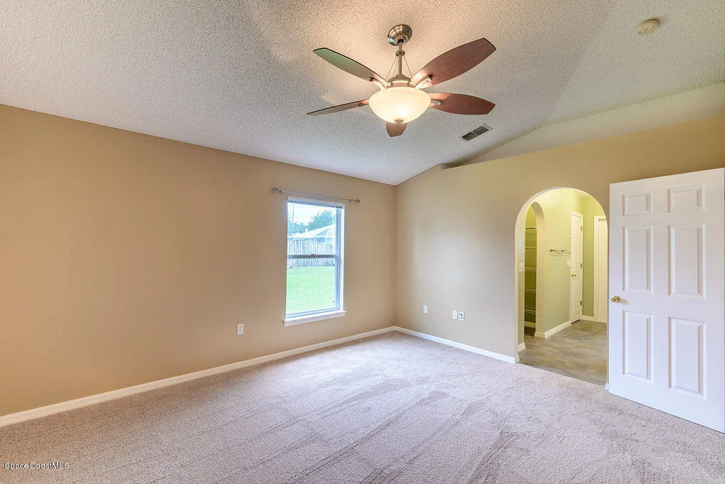 Photo of 1203 White Oak Circle