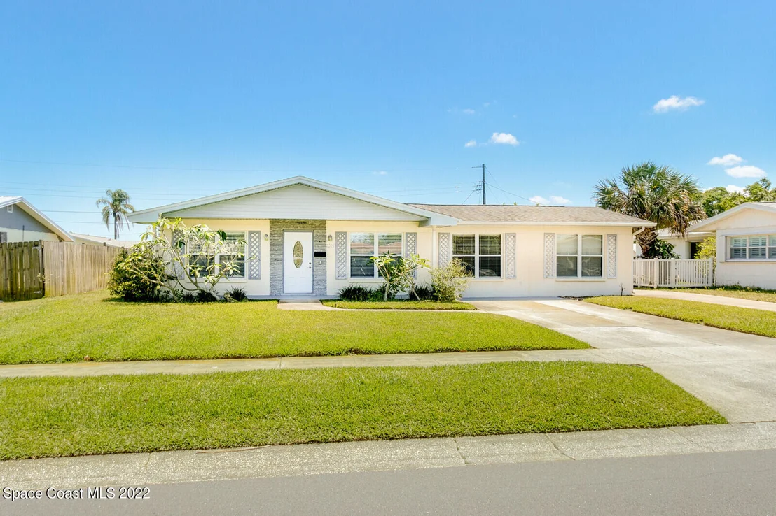 Photo of 2205 Lakeview Drive