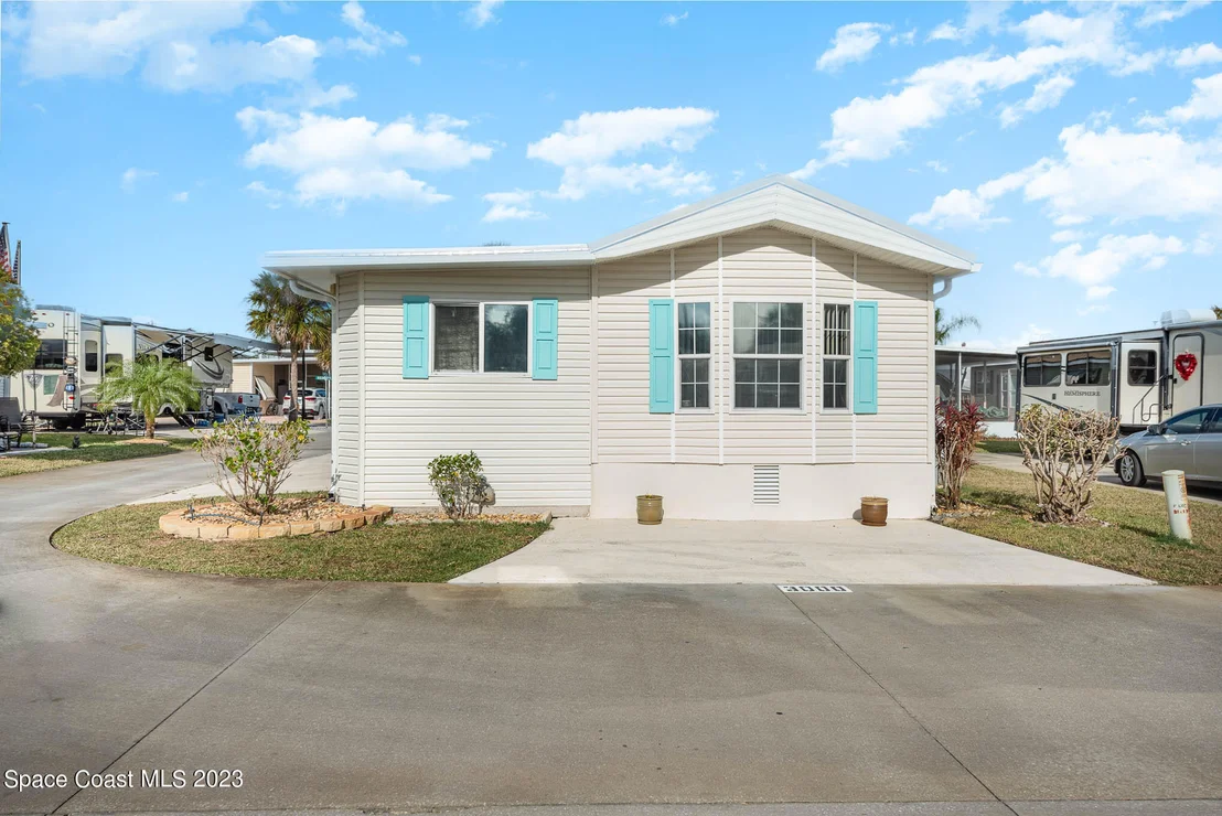 Photo of 3000 Frontier Drive