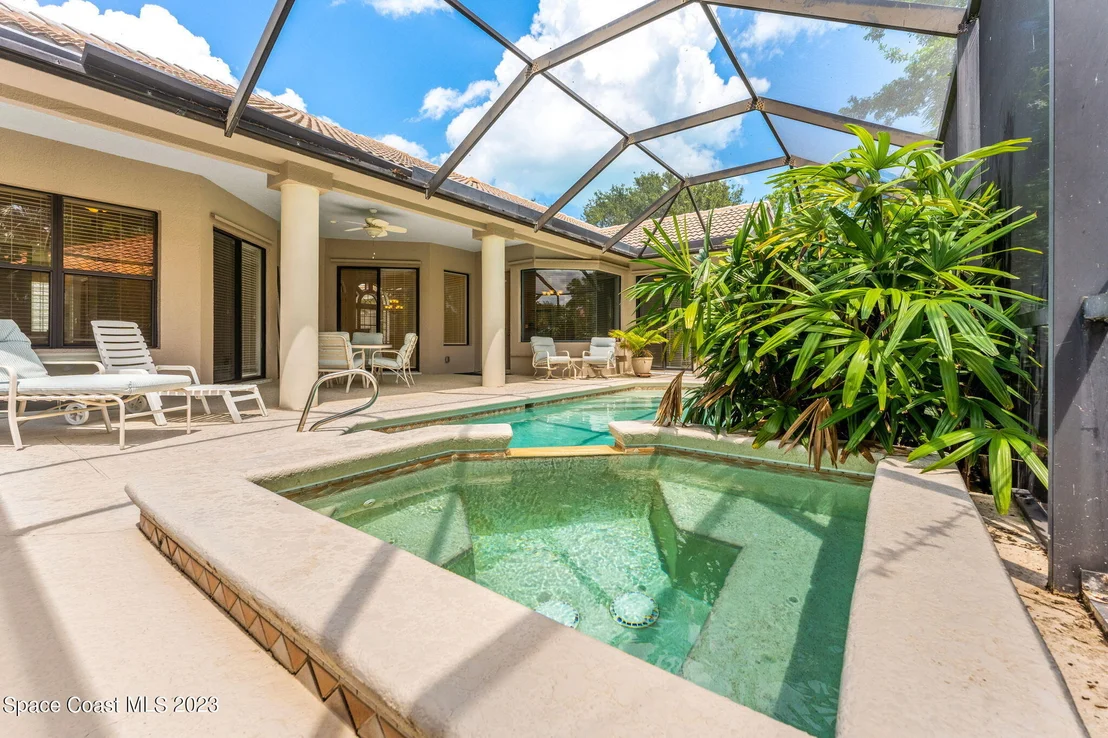 Photo of 423 Flanders Drive