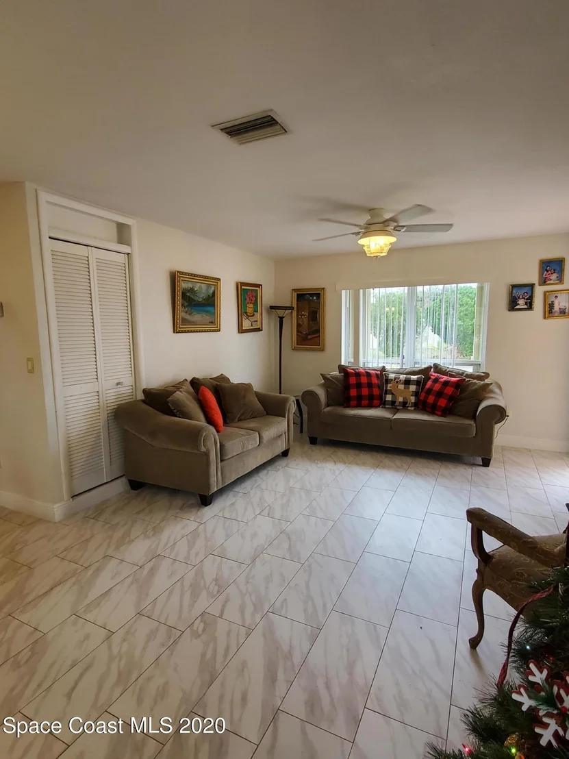 Photo of 1088 Cabot Drive NE