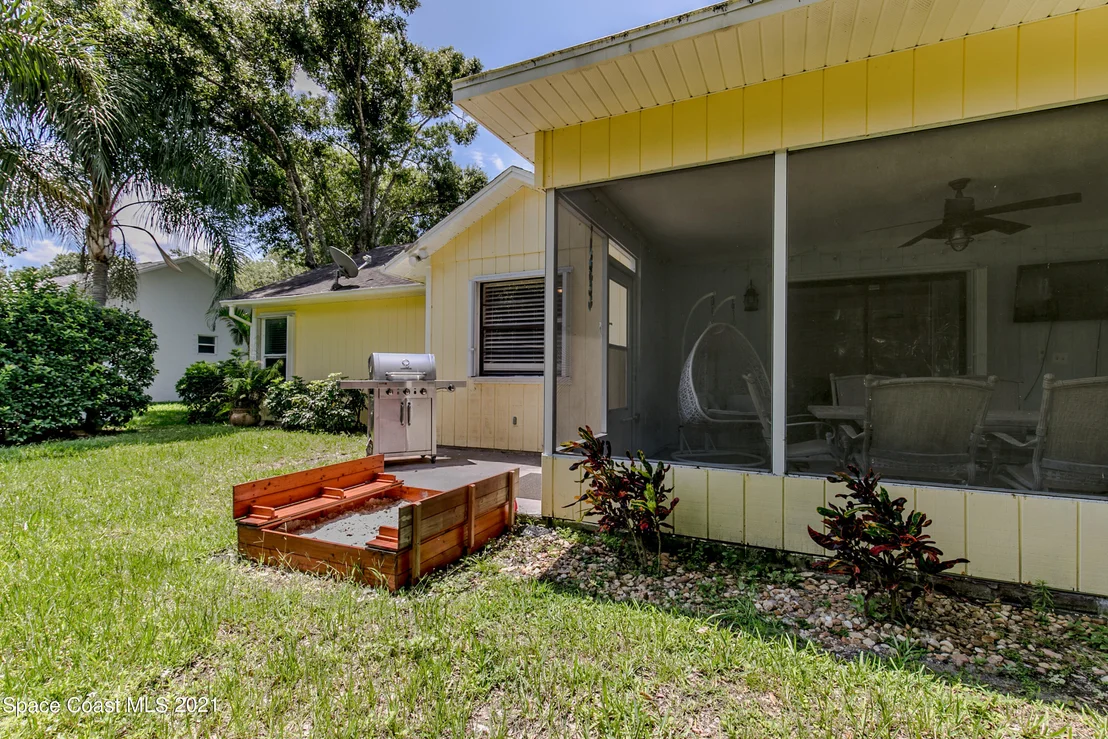 Photo of 949 Streamlet Ave Avenue