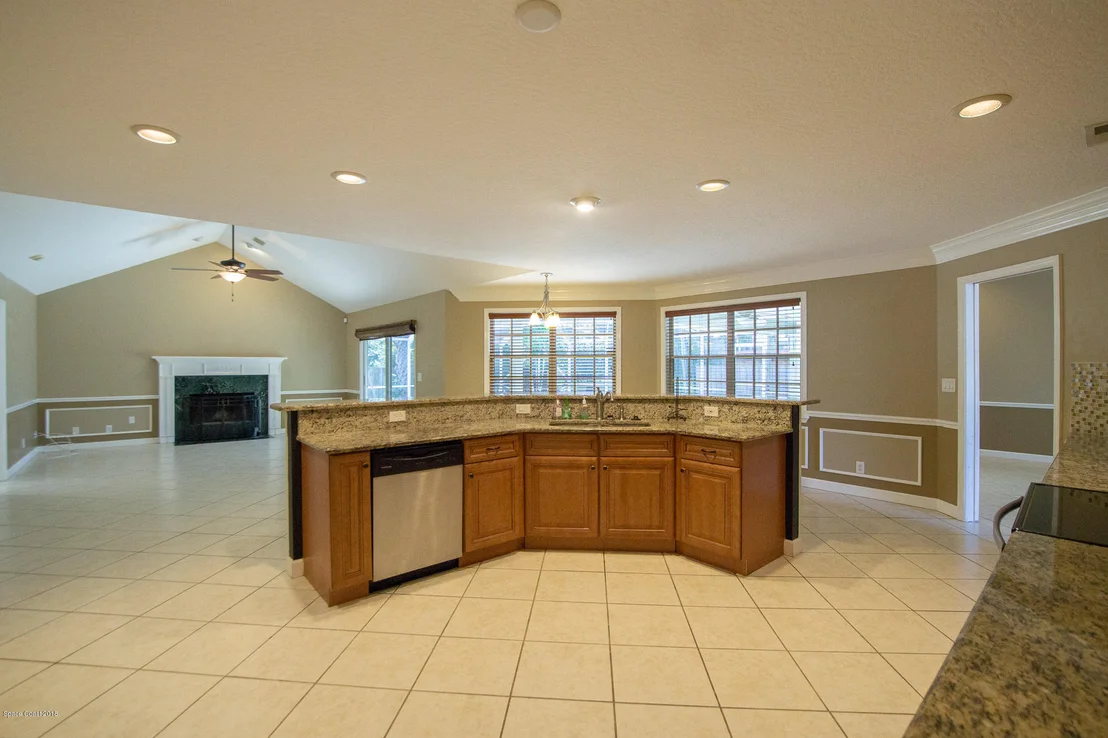 Photo of 652 Gilbert Drive NE