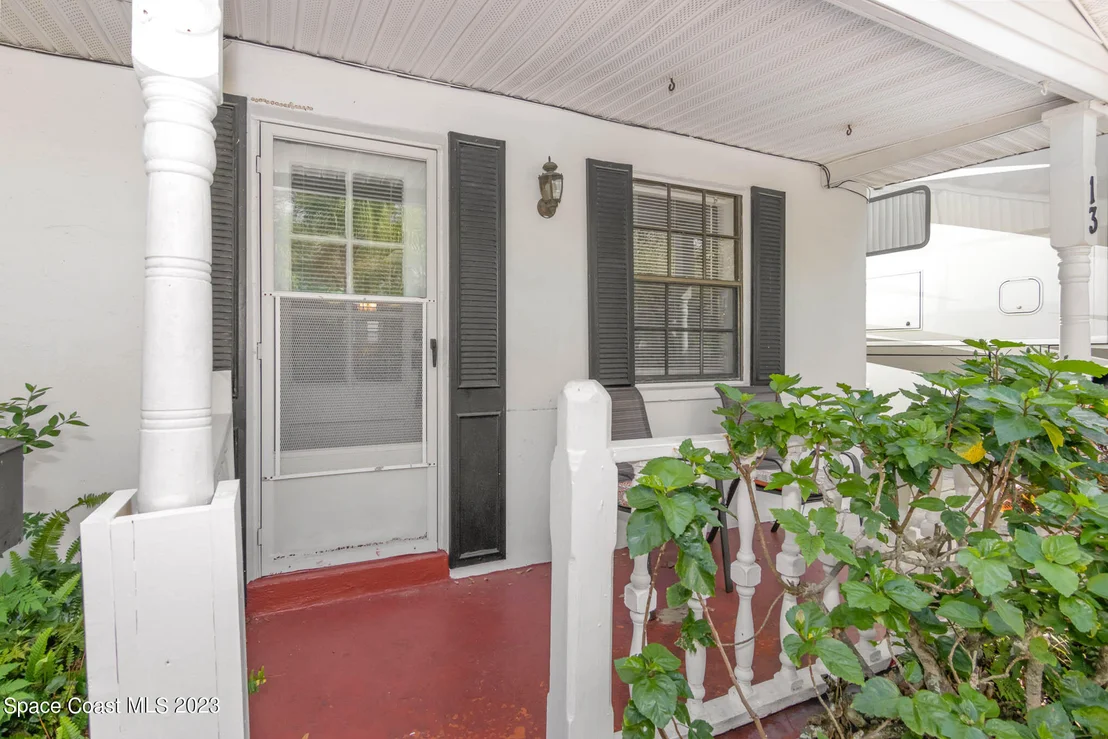 Photo of 13 S Palmway Avenue