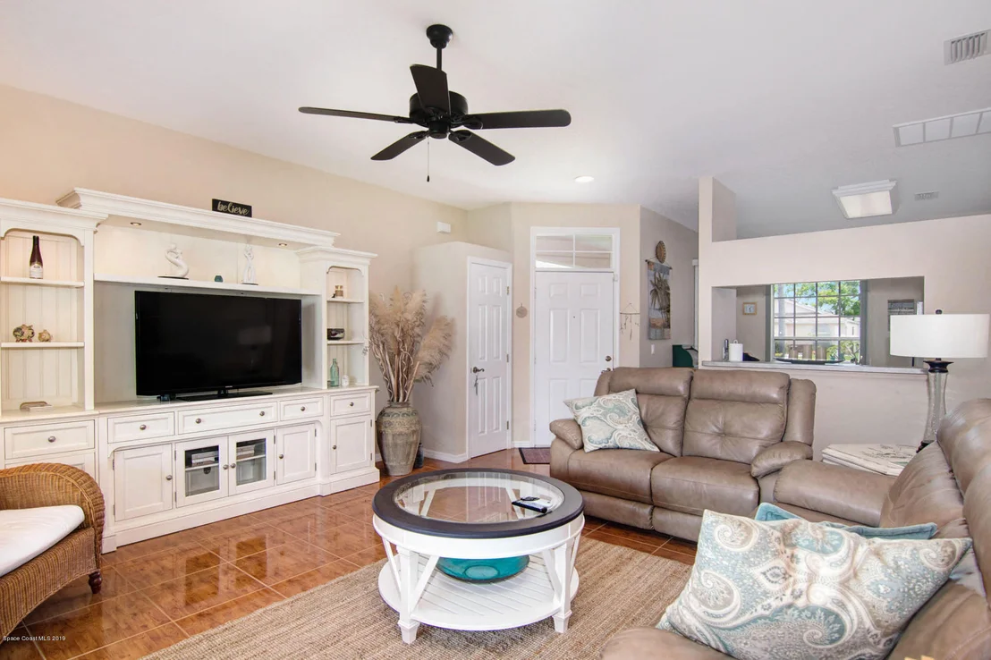 Photo of 989 South Fork Circle