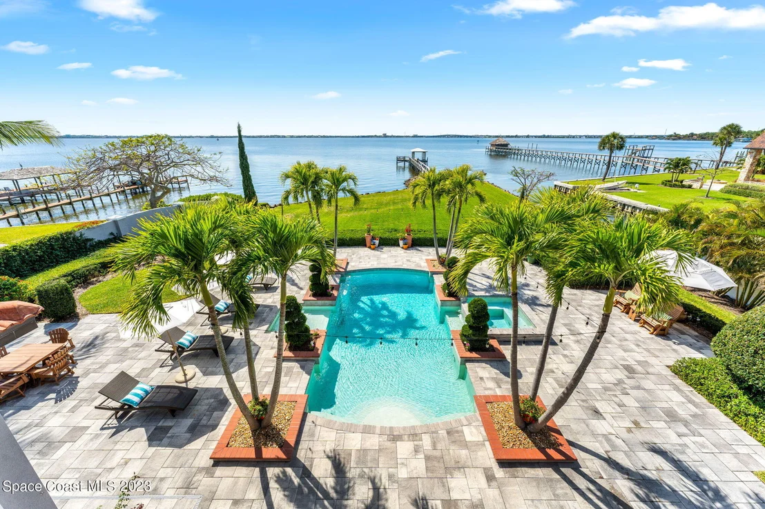 Photo of 3000 N Riverside Drive