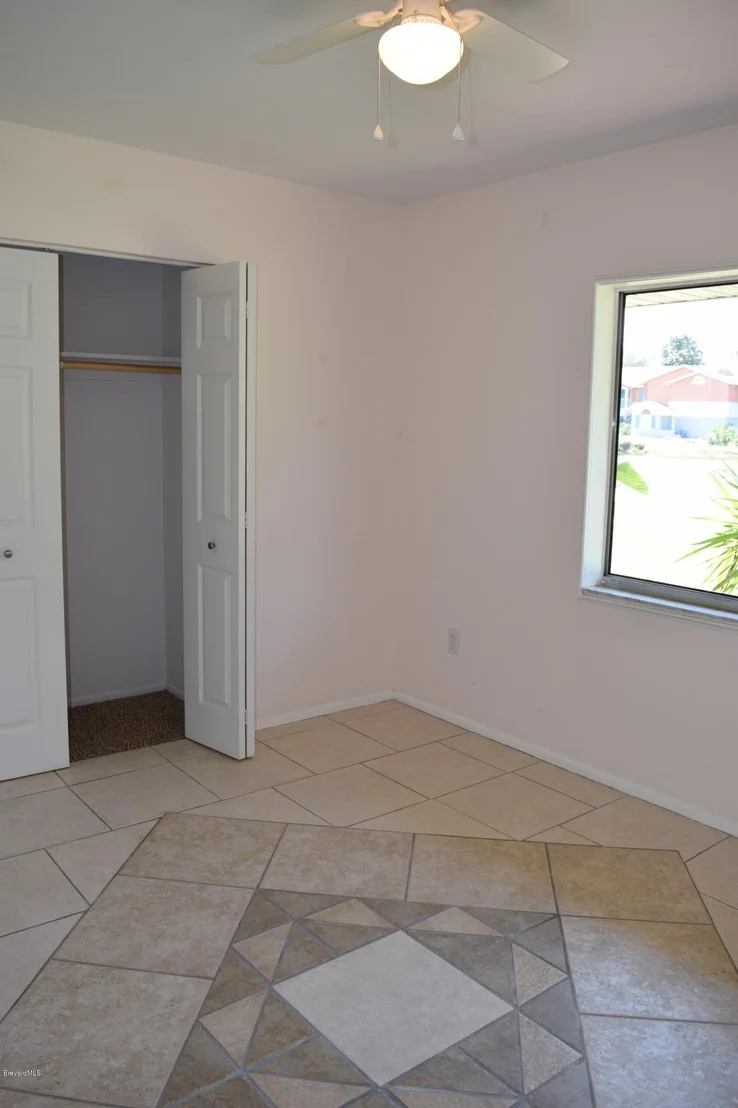 Photo of 881 Riviera Drive NE