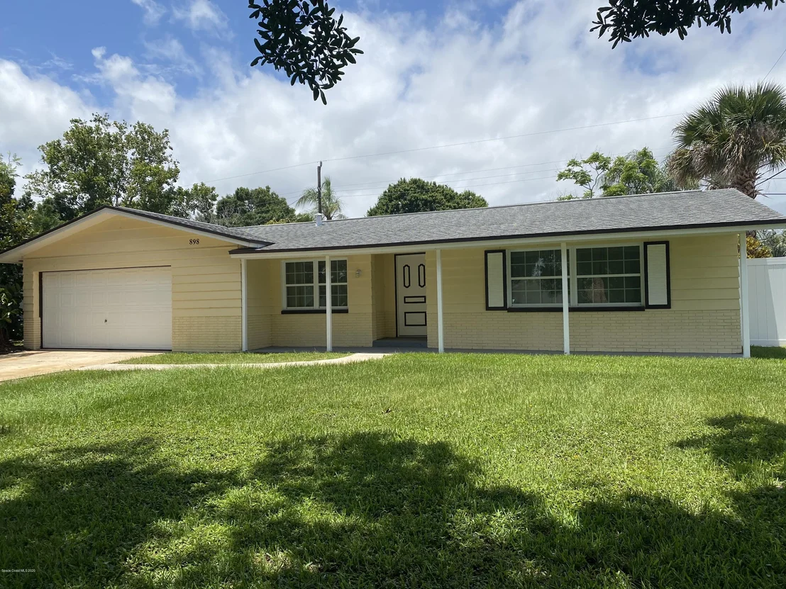 Photo of 898 Kings Post Road