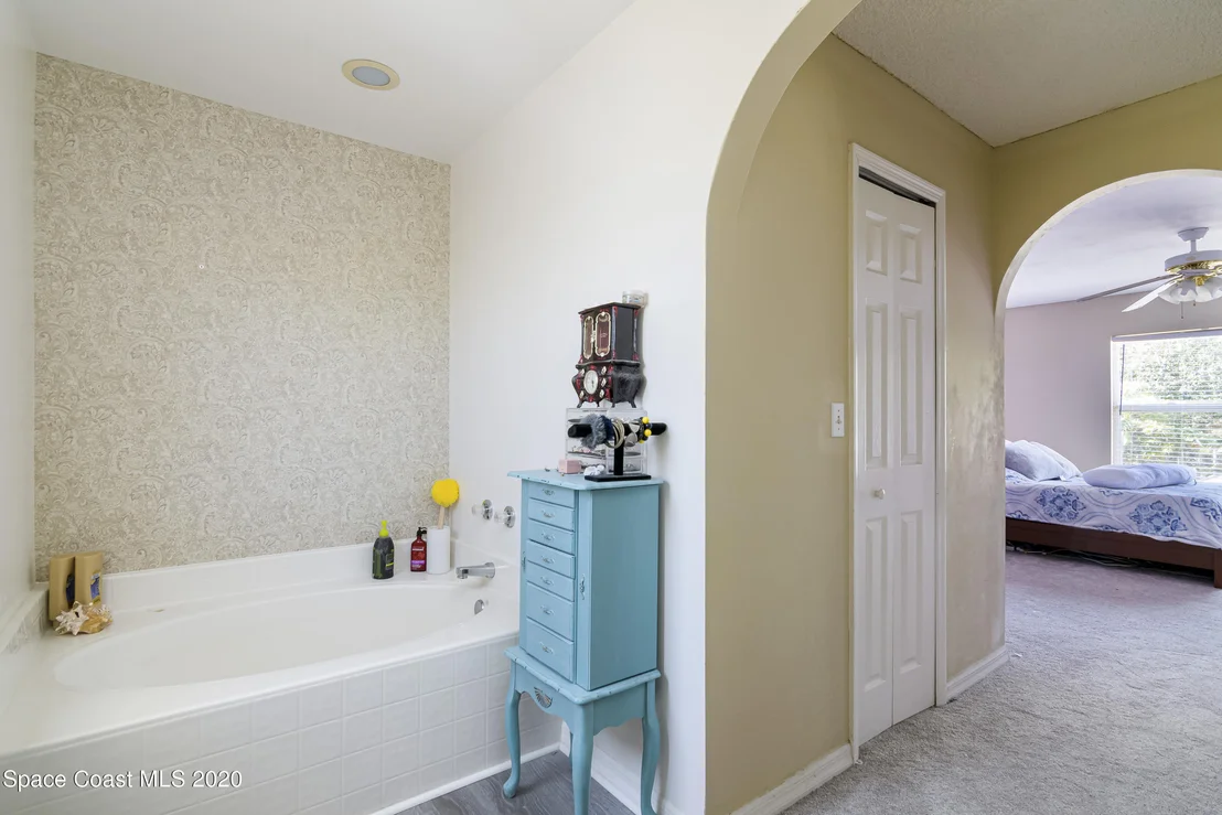 Photo of 1249 White Oak Circle