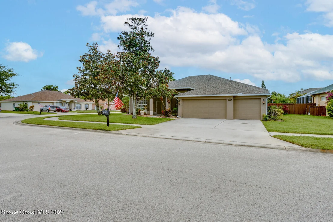 Photo of 4627 Alamanda Drive