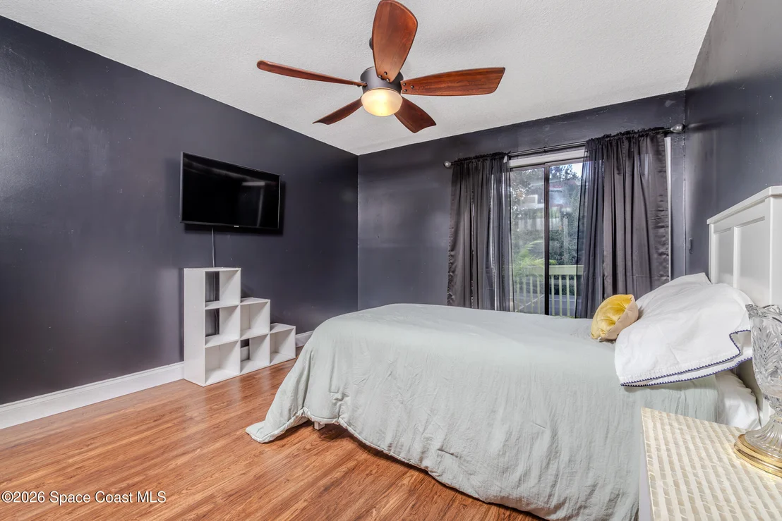 Photo of 5925 Riverside Drive