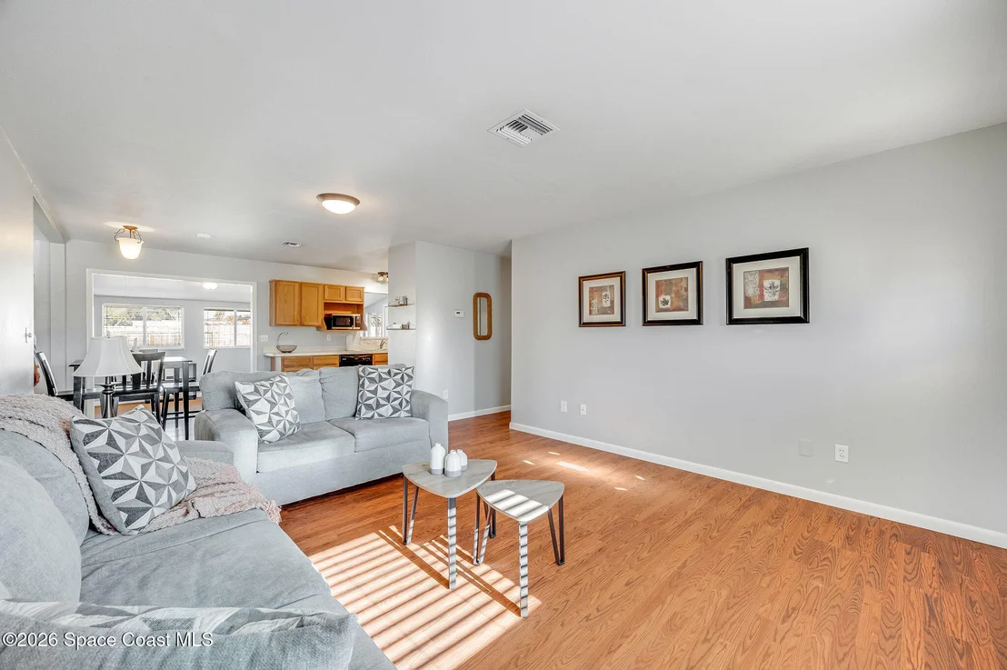 Photo of 995 Eyerly Lane NE