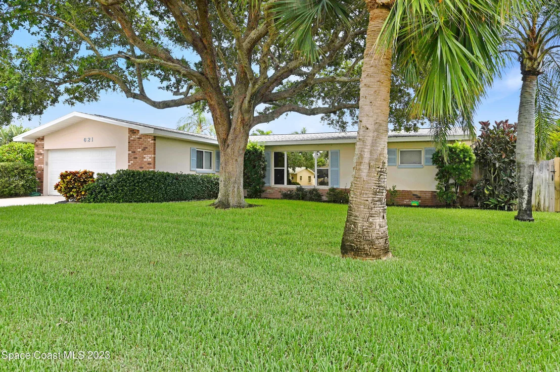 Photo of 621 N Robert Way