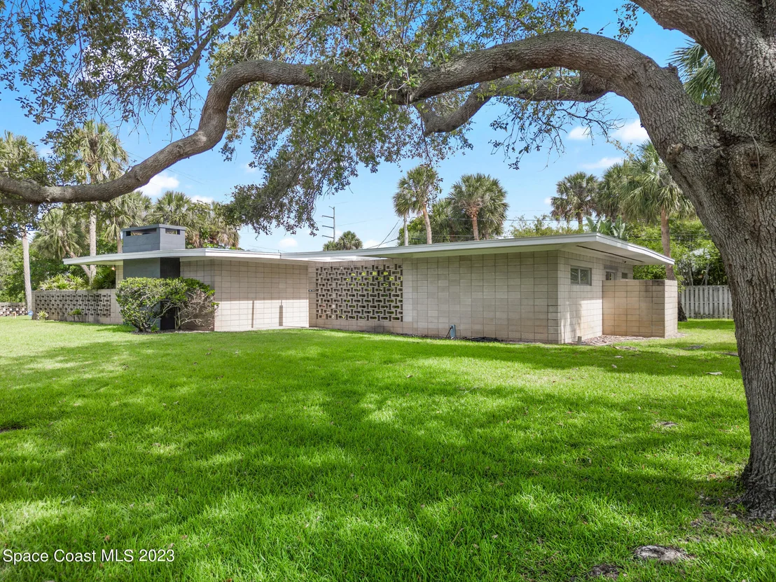 Photo of 598 Seabreeze Drive