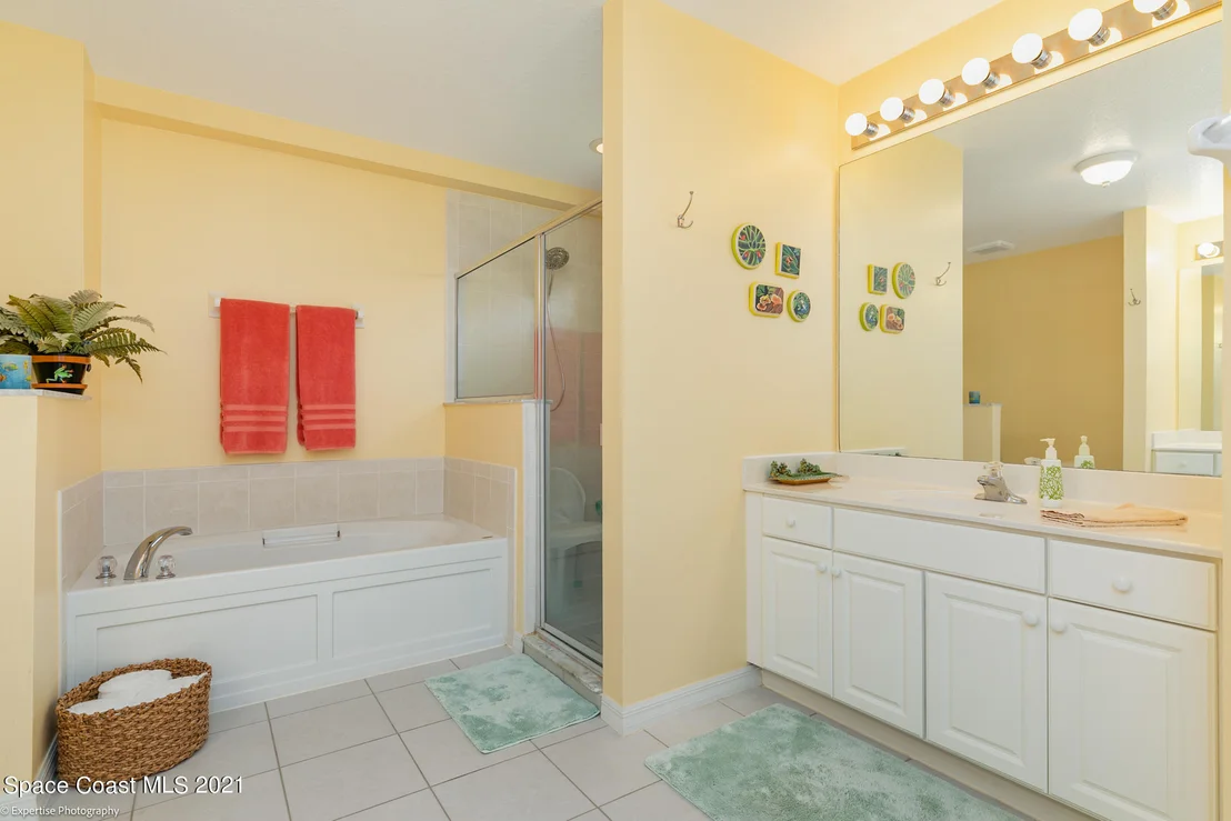 Photo of 829 Tavernier Circle NE
