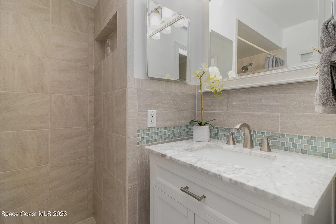 Photo of 544 Biscayne Drive