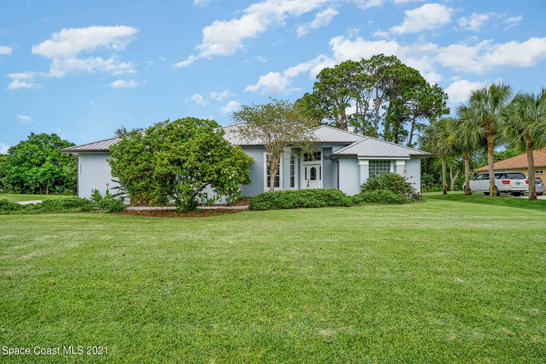 Photo of 4353 Long Lake Road